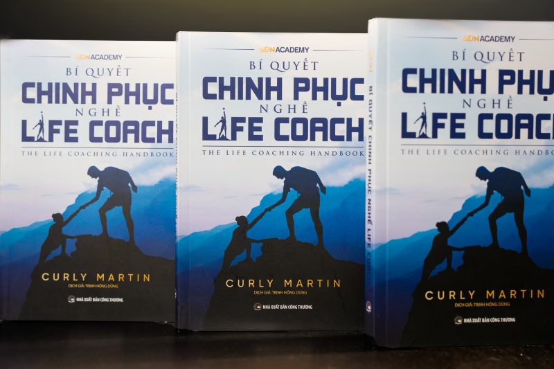 Sách "Bí Quyết Chinh Phục Nghề Life Coach"